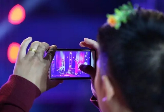 夢茹、怡璐《路燈下的小姑娘》