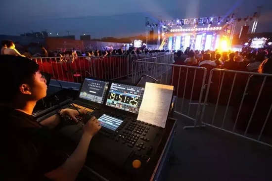 嚴(yán)謹(jǐn)?shù)囊繇懤蠋煟頃男Ч谒目刂浦畠?nèi)。