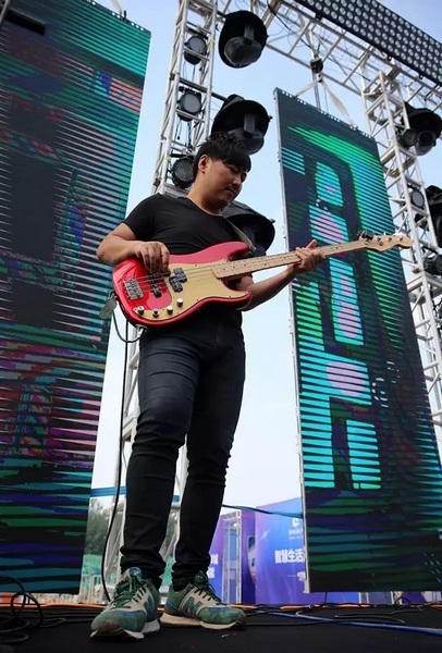 辛苦樂隊(duì)老師，你們跟我們一起，共同見證了時(shí)光音樂節(jié)是如何一步步成長至今的。