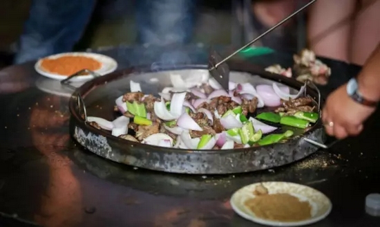 所有菜肉都取自農(nóng)場純天然的食材，吃的又美味又放心！