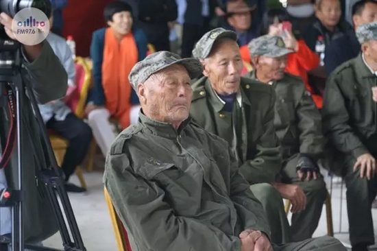 臺上展風(fēng)采，臺下笑開懷