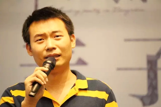 他，是一名消防員，同時(shí)也是聲音的愛好者。