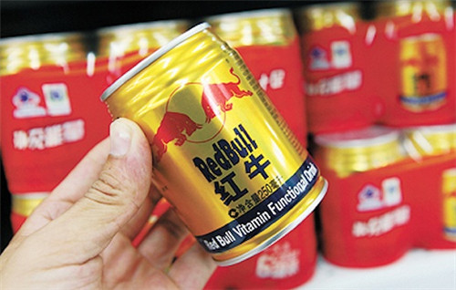 紅牛腹背受敵？