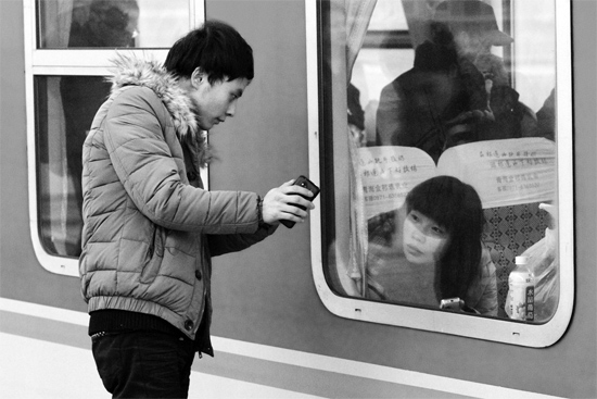 離別后，手機(jī)是傾訴思念最好的工具