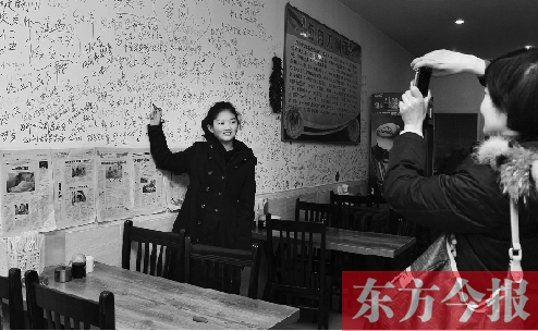 東方今報(bào)“一碗面的溫暖”還在延續(xù)，媒體和愛(ài)心人士的吃面接力熱情不減。