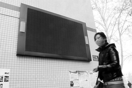 教育部下發(fā)通知，不僅要求學(xué)校引導(dǎo)學(xué)生勤儉節(jié)約，學(xué) 校也要節(jié)約辦公。昨天是開(kāi)學(xué)第一天，鄭州市39中校園