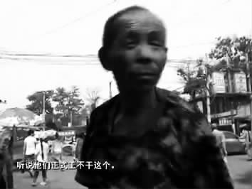 視頻中的男子面對鏡頭發(fā)泄心中的不滿：不合理，明擺著剝削人