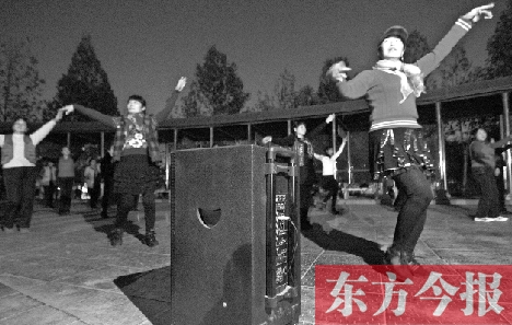 做到既讓跳舞的人有地方，又不影響他人休息，這才是化解矛盾的根本出路