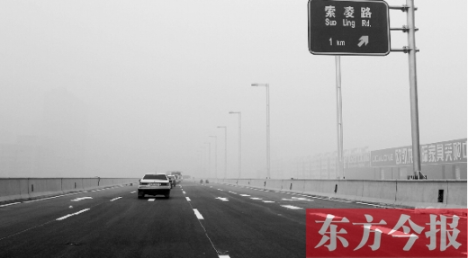 昨天上午，東方今報記者跟隨鄭州市交巡警部門，提前探路已具備通車條件的鄭州市三環(huán)快速路