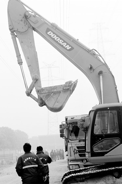 昨天，鄭州地鐵5號(hào)線配套工程在鄭州市西站路開工