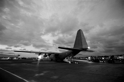 3月23日，中非共和國首都班吉，從加蓬首都利伯維爾出發(fā)的法國增援部隊共計200名士兵抵達班吉國際機場