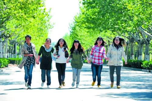 6名上進的小女生 6名上進的小女生