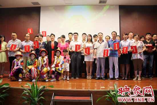 經(jīng)過(guò)網(wǎng)絡(luò)投票和專(zhuān)家評(píng)審，最終農(nóng)民兄弟樂(lè)隊(duì)的歌曲《中國(guó)夢(mèng)》、動(dòng)畫(huà)片《紅孩兒與大學(xué)院》以及《中原福塔兒童