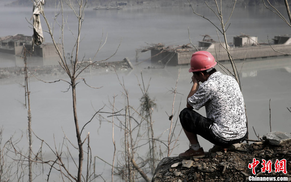 7月14日，四川綿陽，在水下沉寂了5年多的北川漩坪鄉(xiāng)浮出水面，如海市蜃樓飄浮在堰塞湖水面，回來看自己