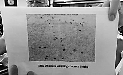 菲防長3日出示拍攝到的“混凝土砌塊”。