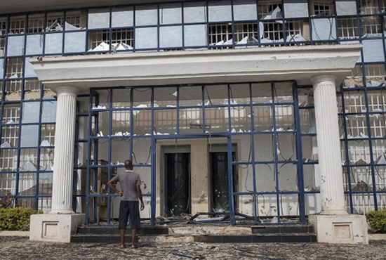 尼日利亞伊斯蘭極端武裝組織“博科圣地”約貝州古杰巴(Gujba)市的農(nóng)業(yè)學(xué)院，射殺數(shù)十名學(xué)生。