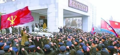 朝鮮11日繼續(xù)展開大規(guī)模批判張成澤運(yùn)動。圖為朝鮮金策工業(yè)大學(xué)的青年學(xué)生宣誓擁護(hù)領(lǐng)袖金正恩。