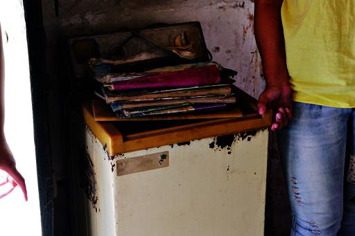 妹妹大部分時間都扶著洗衣機(jī)不作聲