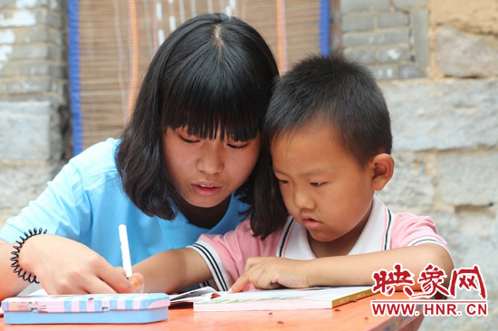 新醫(yī)學子三進太行山關愛留守兒童