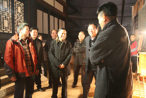 省委常委、常務(wù)副省長李克視察慰問