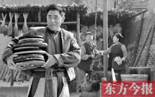 陳寶國在《大河兒女》中飾演男一號(hào)、燒制鈞瓷的手藝人賀焰生