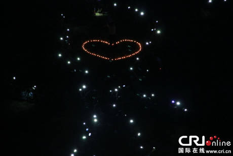 長春近千人湊成巨大愛心向女同學(xué)求愛