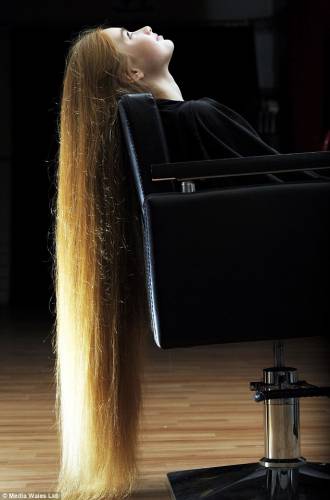 英國1.5米高少女金色長(zhǎng)發(fā)及膝