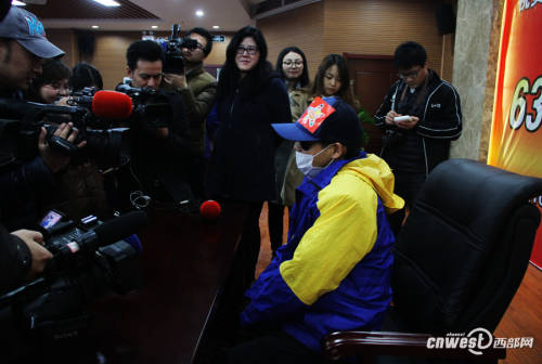 陜西6317萬巨獎得主現(xiàn)身領獎 陜西6317萬巨獎得主現(xiàn)身領獎