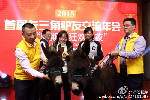 江蘇一公司奇葩年會:當場領(lǐng)牲畜 江蘇一公司奇葩年會:當場領(lǐng)牲畜