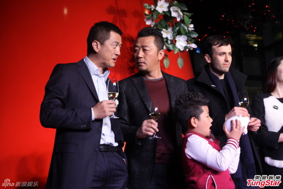 李亞鵬、郭濤父子相活動