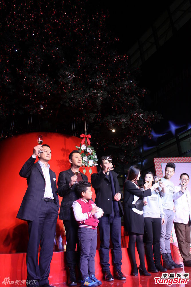 李亞鵬、郭濤父子相活動