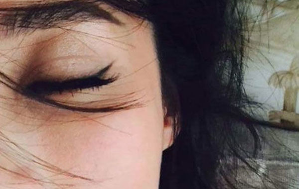 蔣勤勤吊帶美照。