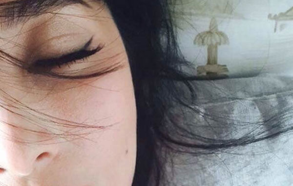 蔣勤勤吊帶美照。