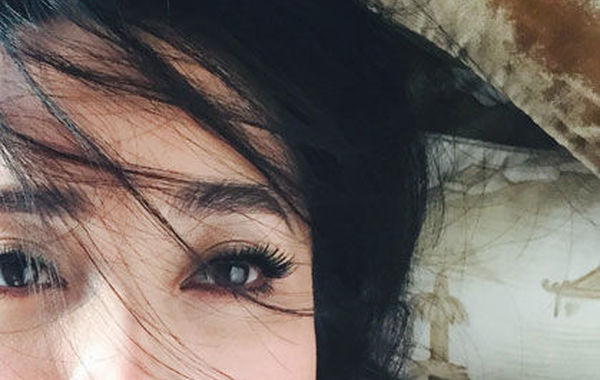 蔣勤勤吊帶美照。