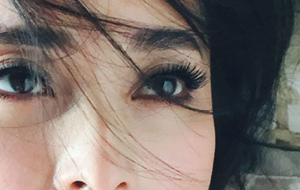 蔣勤勤吊帶美照。