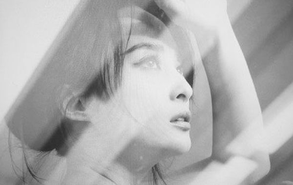 蔣勤勤吊帶美照。