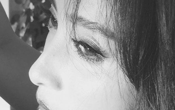 蔣勤勤吊帶美照。