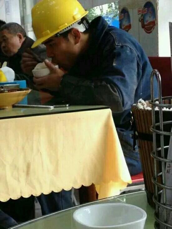 網(wǎng)友調侃：周周，慢點吃