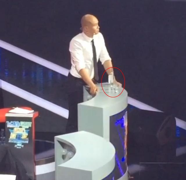 樂(lè)嘉回應(yīng)錄節(jié)目耍酒瘋 稱“問(wèn)心無(wú)愧”