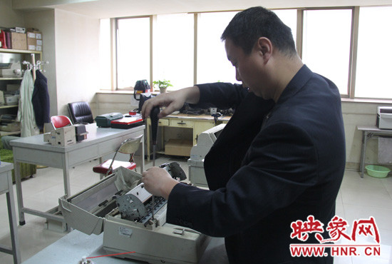 現(xiàn)在的陸涌經(jīng)常被同事成為“治療疑難雜癥的行家”、“大神”