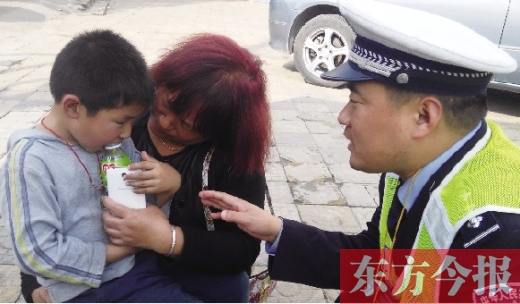 昨日，5歲的男孩獲救后，向民警講述被拐經(jīng)過。