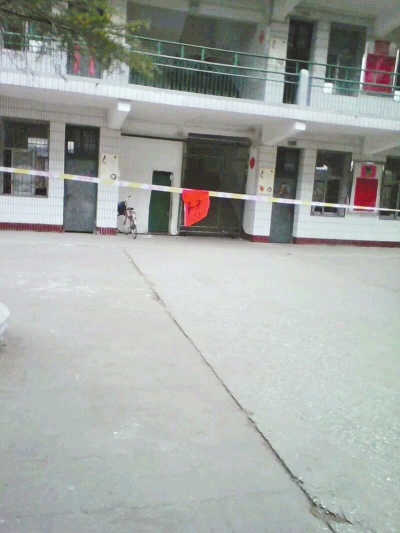 危樓周?chē)鹁渚€(xiàn)