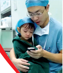 對于網(wǎng)友的點贊，石醫(yī)生說，是孩子太可愛了，所以照片才得到這么多贊美。圖片來自網(wǎng)絡(luò)。