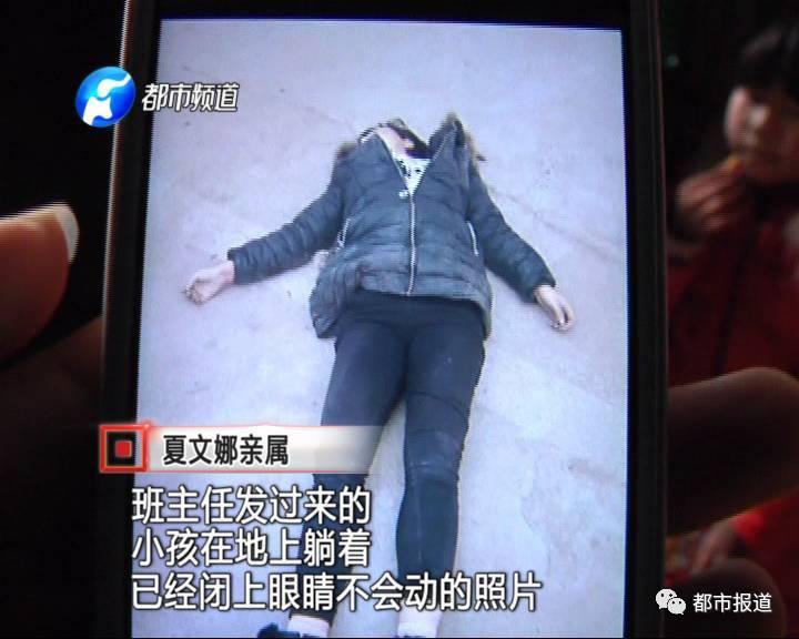 得知孩子沒(méi)去上學(xué)，家人擔(dān)心孩子發(fā)生意外，于是趕快報(bào)了警。讓人沒(méi)想到的是，剛報(bào)完警，家人收到了老師發(fā)來(lái)的照片。