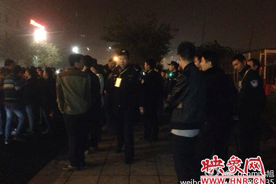 11月1日深夜，鄭州鄭東新區(qū)夜總會(huì)“皇家一號(hào)”被查處。網(wǎng)友供圖