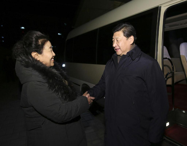 習近平27日晚看望了牛玉儒同志家屬。