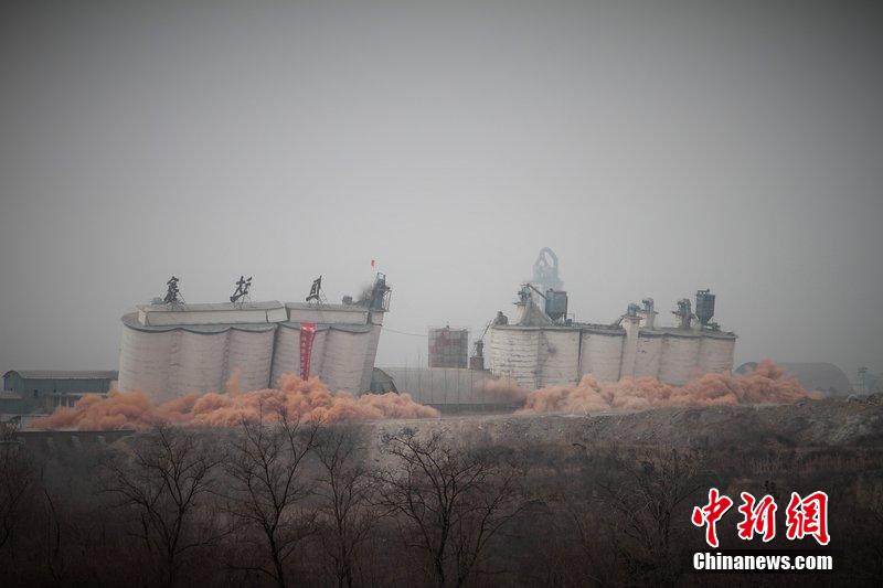 　2014年2月17日，石家莊市再次啟動(dòng)壓減水泥過剩產(chǎn)能、治理大氣污染水泥企業(yè)集中爆破拆除行動(dòng)。