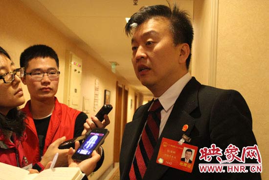 全國人大代表、中央電視臺綜藝頻道節(jié)目組主持人、河南省青聯(lián)榮譽副主席張澤群