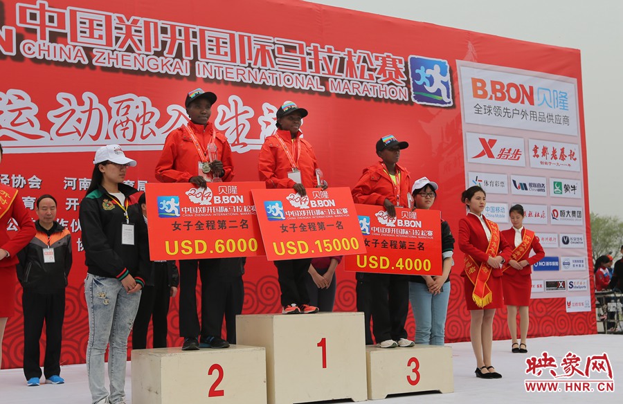 女子全程前三名選手。