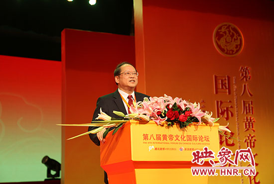 臺灣大學哲學系教授、美國耶魯大學哲學博士傅佩榮做演講